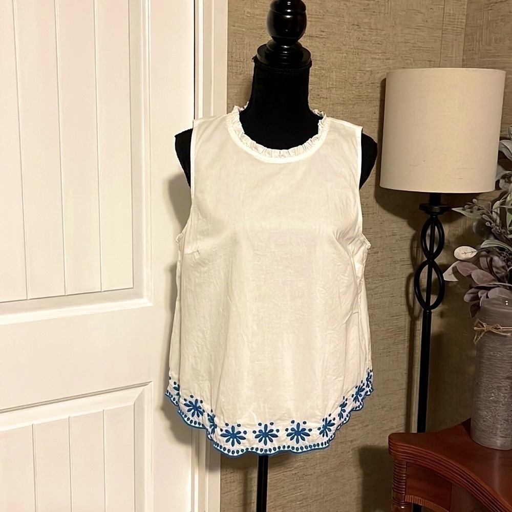 J. Crew 100% Cotton Embroidered Flowers Blue White Tank Top Size Medium Ruffle